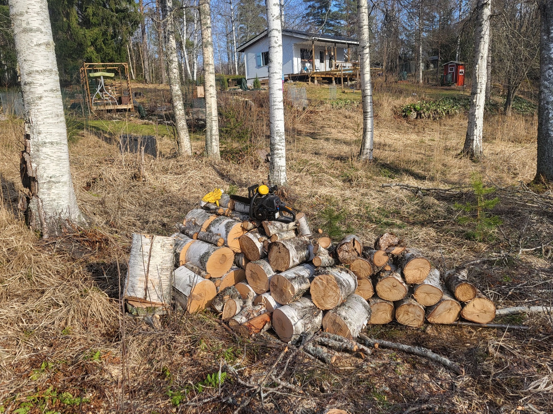 Poikki ja pinoon. Halki joskus myöhemmin. 