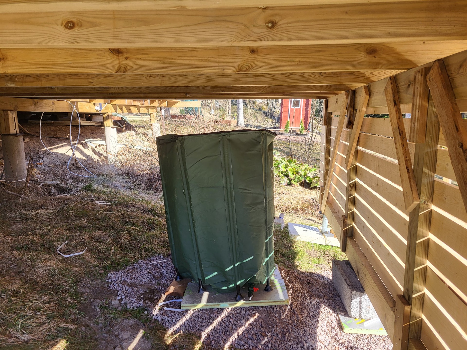 Kokoontaitettava 500 litran vesisäiliö. Taas yksi edullinen löytö Puuilosta. 